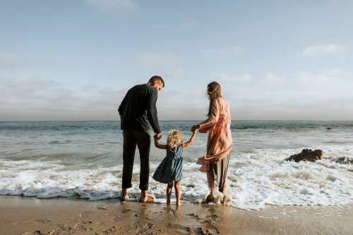 pexels - photo-of-family-on-seashore-1574653
