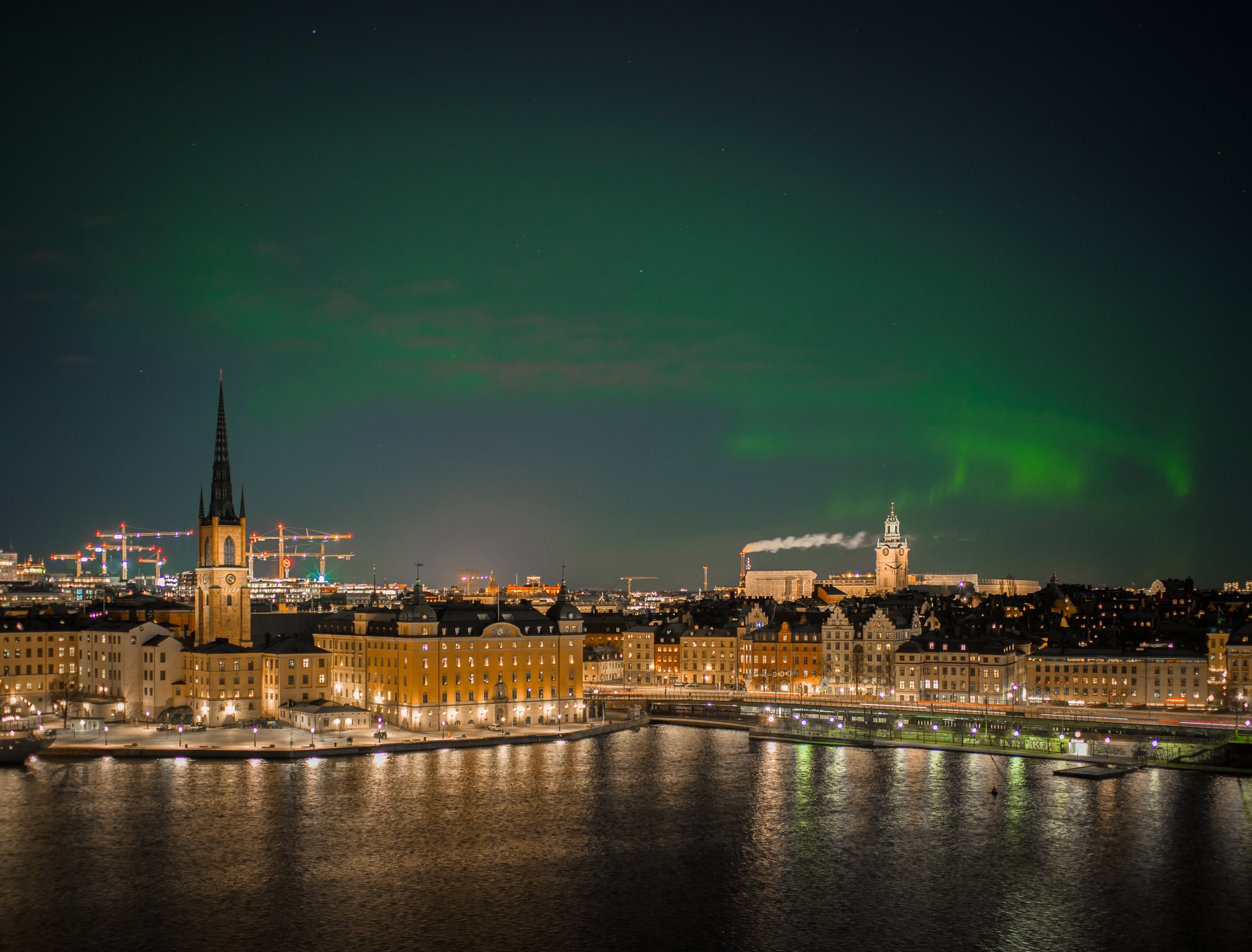 Stockholm bei Nacht Polarlicht Micael Widell on Unsplash
