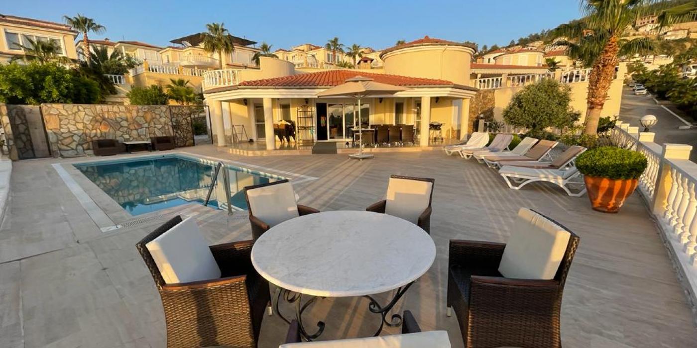 Villa Lajos mit Meerblick und privatem Pool