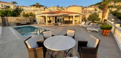 Villa Lajos mit Meerblick und privatem Pool